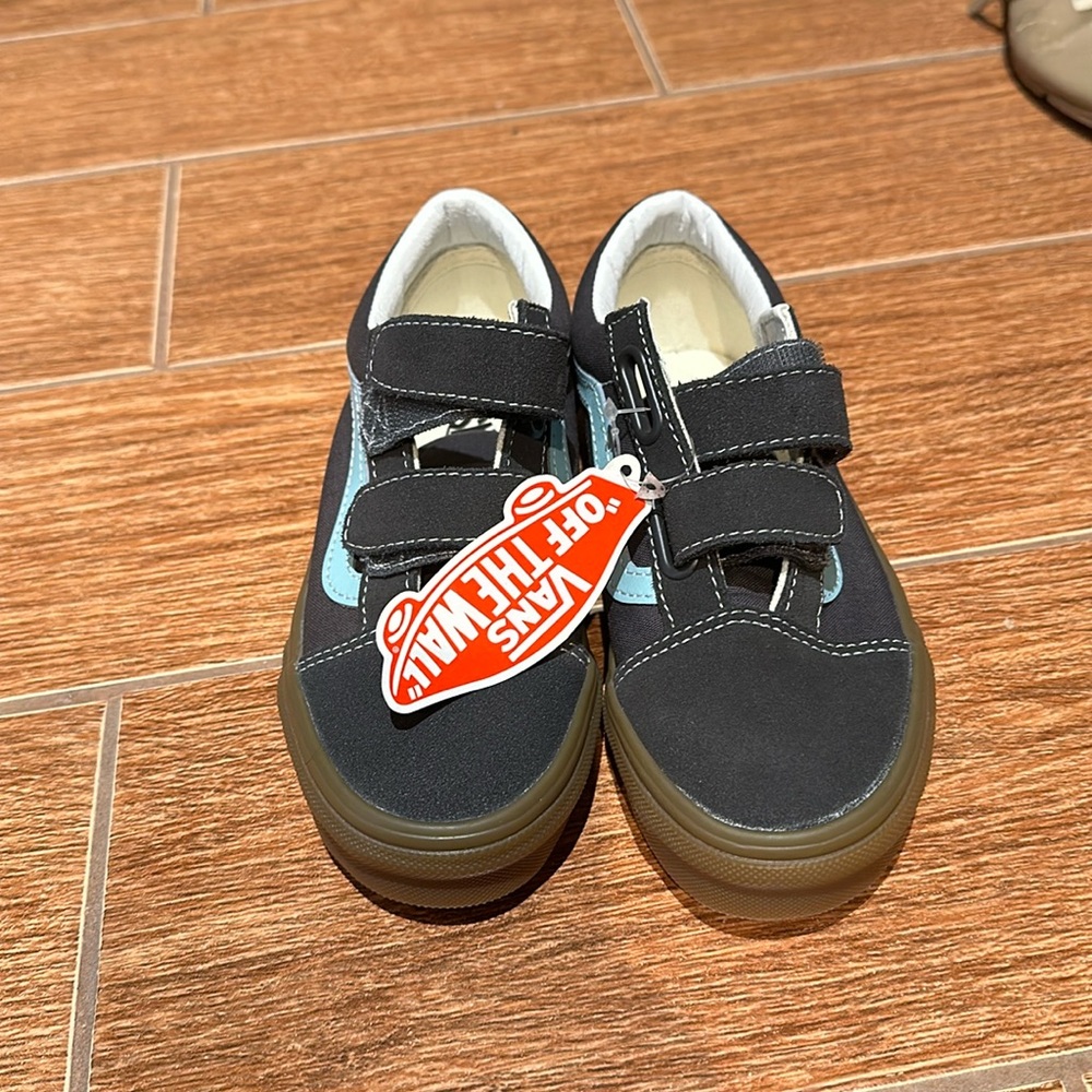 NWT Vans kids / boys shoes. 1.5. Low top. Velcro.